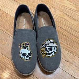 Patara Mens Gray Skull Slip-On Shoes Size 8 new